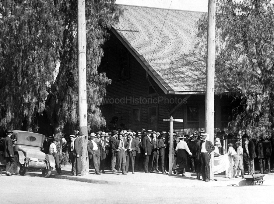 The Squaw Man 1913 Lasky Demille barn.jpg